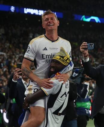 Borussia Dortmund v Real Madrid, London, UK - 1 Jun 2024 Toni Kroos of Real Madrid celebrates with Antonio Rudiger of Real Madrid during the UEFA Champions League Final match between Borussia Dortmund and Real Madrid at Wembley Stadium, London on 1 June 2024 ( London Wembley Stadium London England Copyright: xMicahxCrook PPAUKx PPA-119982