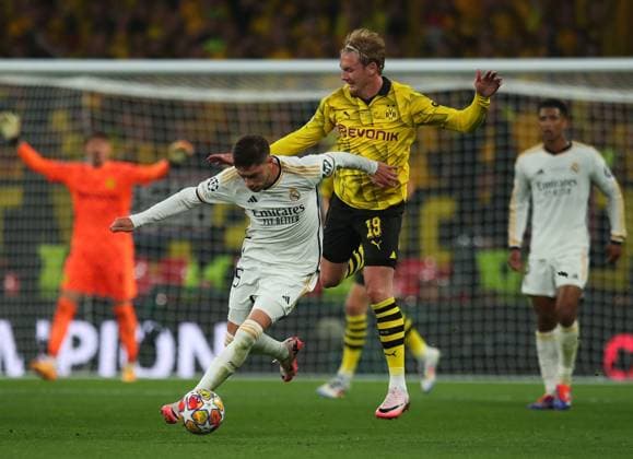 Borussia Dortmund v Real Madrid, London, UK - 1 Jun 2024 Federico Valverde of Real Madrid battles with Julian Brandt of Borussia Dortmund during the UEFA Champions League Final match between Borussia Dortmund and Real Madrid at Wembley Stadium, London on 1 June 2024 ( London Wembley Stadium London England Copyright: xMicahxCrook PPAUKx PPA-119996