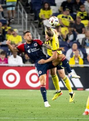 June 1, 2024, Nashville, Tennessee, USA: Nashville SC defender Walker Zimmerman (25) heads the ball during his MLS, Fussball Herren, USA soccer match against New England Revolution in Nashville. Nashville USA - ZUMAh237 20240601_zsp_h237_019 Copyright: xCamdenxHallx