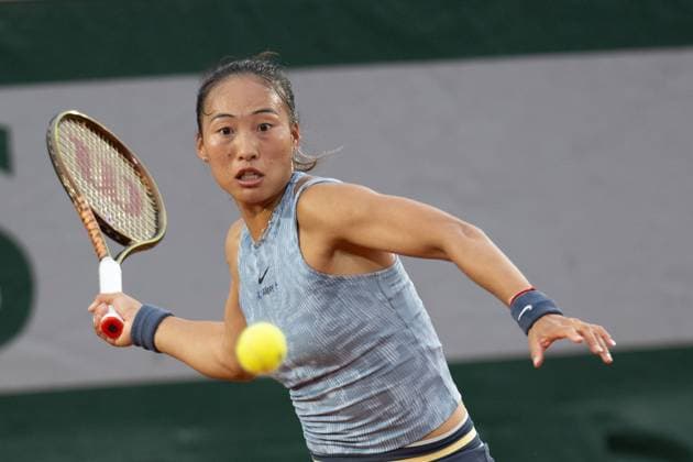 (240602) -- PARIS, June 2, 2024 -- Zheng Qinwen hits a return during the women s singles third round match between Zheng Qinwen of China and Elina Avanesyan of Russia at the French tennis tournament at Roland Garros in Paris, France, June 1, 2024. ) (SP)FRANCE-PARIS-TENNIS-FRENCH OPEN-WOMEN S SINGLES MengxDingbo 