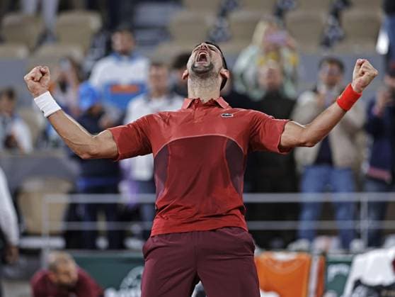 Sport Themen der Woche KW22 Sport Bilder des Tages Tennis: French Open Novak Djokovic of Serbia celebrates after defeating Lorenzo Musetti of Italy in a men s singles third-round match at the French Open tennis tournament in Paris in the small hours of June 2, 2024.  A14AA0002947859P