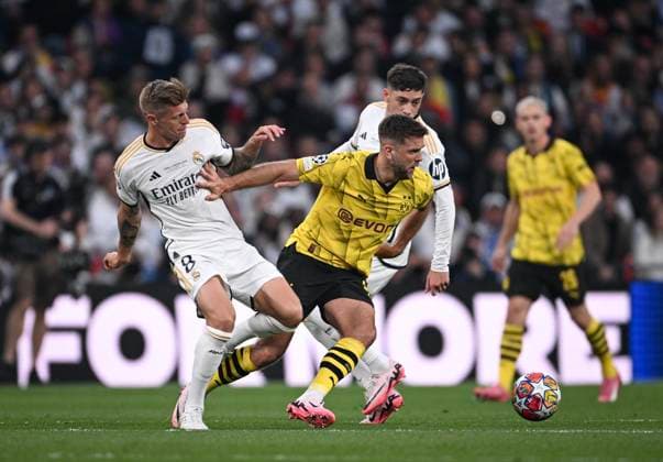 Football CHL FINAL 2023 2024 Final in London 01 06 2024 Borussia Dortmund Real Madrid Toni Kroos left, Real Madrid against Niclas Fuellkrug center, Borussia Dortmund and Federico Valverde back right, Real Madrid