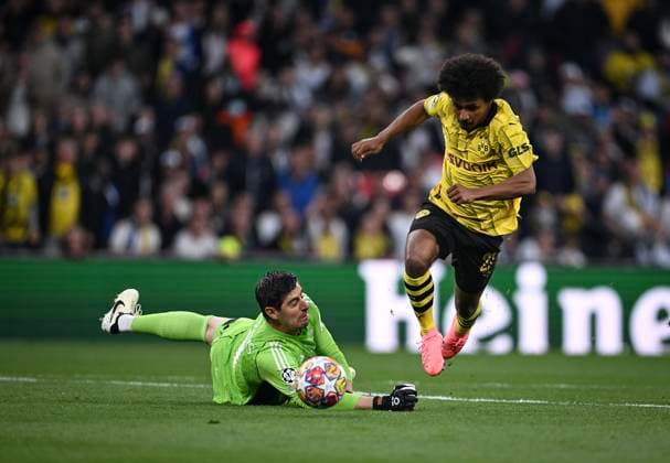 Football CHL FINAL 2023 2024 Final in London 01 06 2024 Borussia Dortmund Real Madrid Karim Adeyemi right, Borussia Dortmund curves around goalkeeper Thibaut Courtois left, Real Madrid