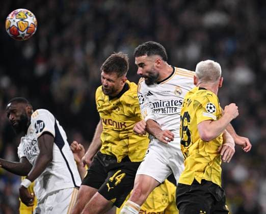 Football CHL FINAL 2023 2024 Final in London 01 06 2024 Borussia Dortmund Real Madrid Dani Carvajal center, Real Madrid scores the goal to 0 1 against Niclas Fuellkrug left, Borussia Dortmund and Julian Ryerson right, Borussia Dortmund