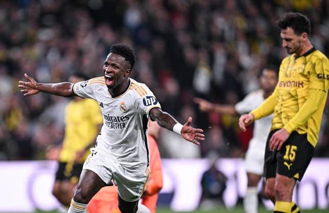 Football CHL FINAL 2023 2024 Final in London 01 06 2024 Borussia Dortmund Real Madrid CHEERS Real Madrid goal scorer to 0 2 Vinicius Junior left , Mats Hummels back right, , Borussia Dortmund disappointed