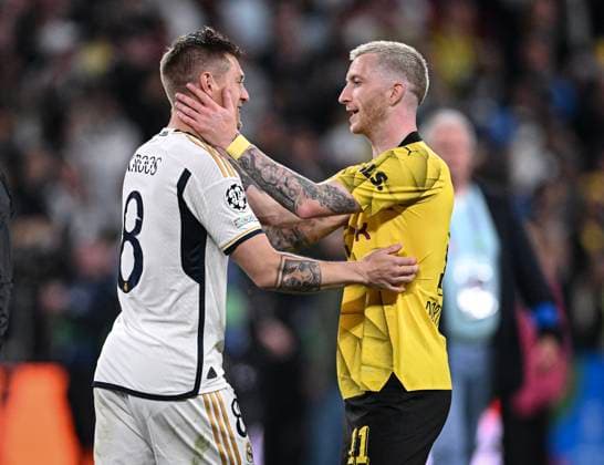 Football CHL FINAL 2023 2024 Final in London 01 06 2024 Borussia Dortmund Real Madrid Marco Reus right, Borussia Dortmund congratulates and hugs Toni Kroos left, Real Madrid after the match
