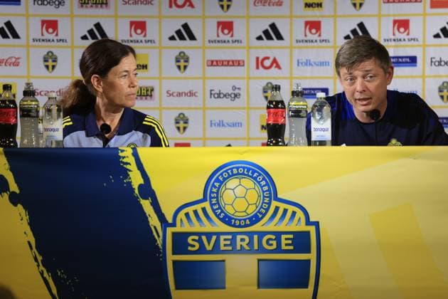MALMÖ, SWEDEN 20240602 Petra ThorÃ n, media officer for the national football team, and national coach Jon Dahl Tomasson during a press conference at Eleda Stadium in Malmö ahead of the mens international match against Denmark on Wednesday, June 5 in Copenhagen MALMÖ SWEDEN x10600x  Copyright: xAndreasxHillergren TTx INFÖR LANDSKAMP DANMARK-SVERIGE