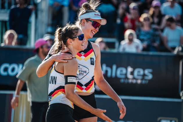Beach Volleyball Women Queen and King of the Court Hamburg 01 06 2024 v l Cinja Tillmann and Svenja Müller cheerful Hamburg Active City Arena Heiligengeistf Hamburg Germany