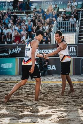 Beach volleyball men Queen and King of the Court Hamburg 01 06 2024 v l Lukas Pfretzschner and Sven Winter clap Hamburg Active City Arena Heiligengeistf Hamburg Germany
