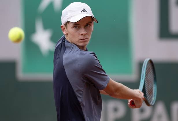 Charlie Robertson of GB in action French Open Tennis, Day 8, Tennis, Roland Garros, Paris, France - 02 June 2024  Copyright: xEllaxLing Shutterstockx 14519128j