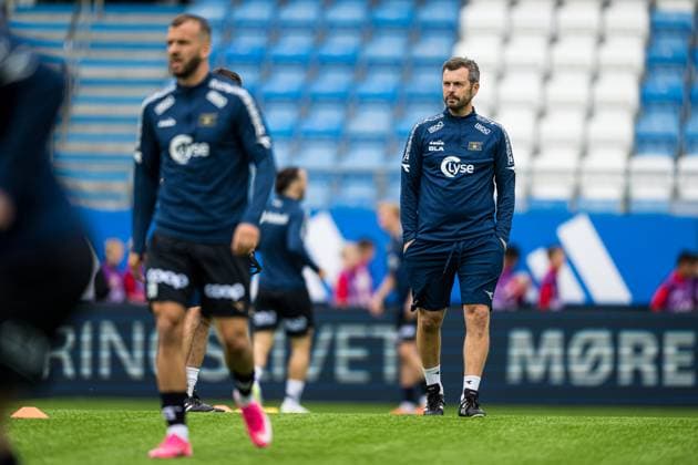 Eliteserien i fotball 2024 Molde Viking Molde 20240602 Vikings head coach Bjarte Lunde Aarsheim for the Elite League football match between Molde and Viking at Aker Stadium Photo Marius Simensen NTB Molde Norway EDITORIAL USE ONLY RESTRICTED USE FOR BETTING COMPANIES  Copyright: xMariusxSimensenx xNTBx