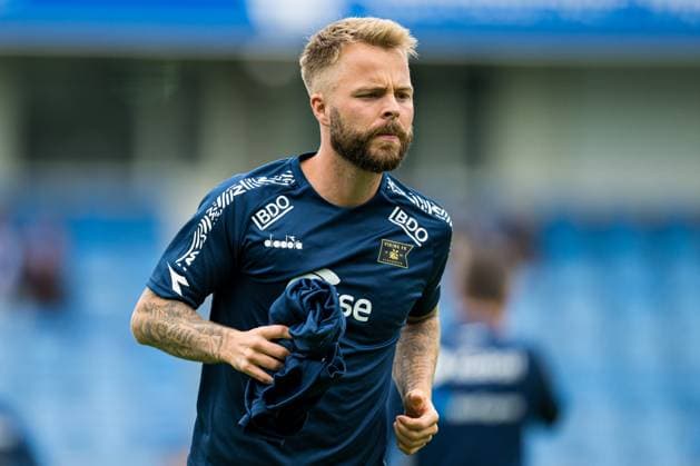 Eliteserien i fotball 2024 Molde Viking Molde 20240602 Vikings Sander Svendsen warms up for the Elite League football match between Molde and Viking at Aker Stadium Photo Marius Simensen NTB Molde Norway EDITORIAL USE ONLY RESTRICTED USE FOR BETTING COMPANIES  Copyright: xMariusxSimensenx xNTBx