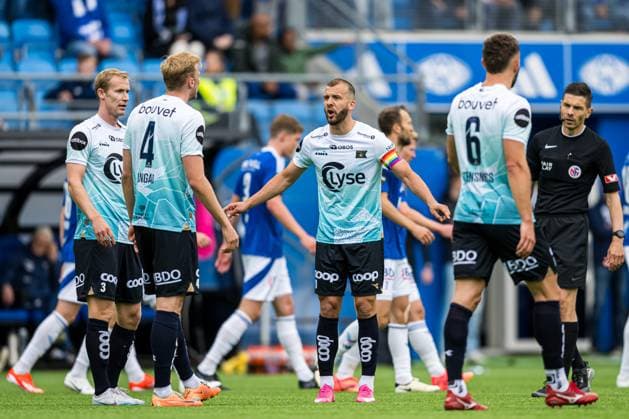 Eliteserien i fotball 2024 Molde Viking Molde 20240602 Vikings Zlatko Tripic dips after 1-0 during the Eliteserien football match between Molde and Viking at Aker Stadion Photo Marius Simensen NTB Molde Norge EDITORIAL USE ONLY RESTRICTED USE FOR BETTING COMPANIES  Copyright: xMariusxSimensenx xNTBx