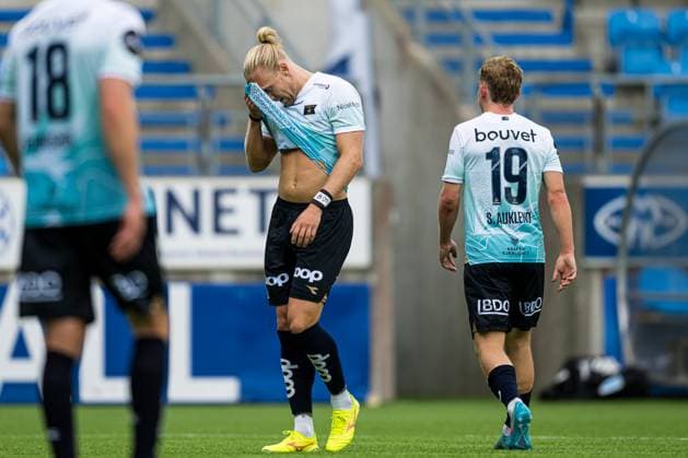 Eliteserien i fotball 2024 Molde Viking Molde 20240602 Vikings Lars Jorgen Salvesen during the Eliteserien football match between Molde and Viking at Aker Stadion Photo Marius Simensen NTB Molde Norway EDITORIAL USE ONLY RESTRICTED USE FOR BETTING COMPANIES  Copyright: xMariusxSimensenx xNTBx