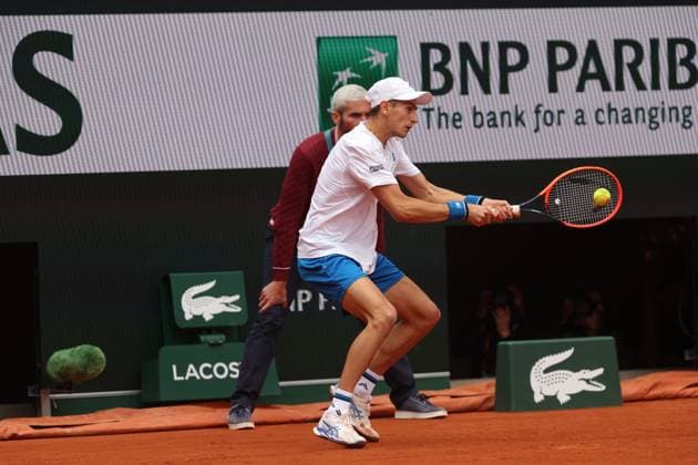 ROLAND GARROS PHOTOPQR LE PARISIEN Le Parisien Arnaud Journois ; PARIS ; 02 06 2024 ; TENNIS , ROLAND GARROS 2024 , 02 06 2024 Stefanos Tsitsipas vs Matteo Arnaldi PHOTO LE PARISIEN ARNAUD JOURNOIS June 2nd 2024 Roland Garros french open PARIS France  Copyright: xPHOTOPQR LExPARISIEN MAXPPPxLexParisienx xArnaudxJournoisx 20240602LPA2556 20240602LPA2556
