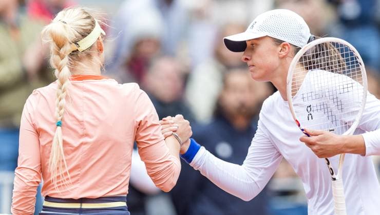 2024 French Open - Day 8 Anastasia Potapova and Iga Swiatek are competing during Roland Garros 2024 in Paris, France, on June 02, 2024. Paris France  Copyright: xFotoxOlimpikx originalFilename:jastrzebowski-frenchop240602_np5TH.jpg