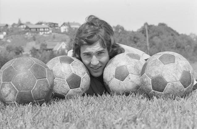 Aktuell 25-4-1973 : Fotball-bohemen fra Lillestrom bilde 0029 Aktuell 25-4-1973 : Fotball-bohemen fra Lillestrom Tom Lund fra Lillestrom er et av vare storste fotball-talenter, men han har ogsa til tider vaert et fotball-problembarn. Etter suksessen mot Irland satser na 22-aringen for fullt pa landslaget og pa a spille sitt lag Lillestrom Sportsklubb opp i 2. divisjon. Foto: Ivar Aaserud Aktuell NTB ***FOTO IKKE BILDEBEHANDLET*** This image text is auto translated Lillestrom Norge EDITORIAL USE ONLY. RESTRICTED USE FOR BETTING COMPANIES Ref:_SPO0491569219st.jpg *** News 25 4 1973 Football bohemian from Lillestrom photo 0029 News 25 4 1973 Football bohemian from Lillestrom Tom Lund from Lillestrom is one of our greatest football talents, but he has also at times been a football problem child After the success against Ireland, the now 22-year-old is fully committed to the national team and to playing his team Lillestrom Sportsklubb up in the 2nd division Photo Ivar Aaserud Aktuell NTB Photo not processed This image text is auto translated Lillestrom Norge EDITORIAL USE ONLY RESTRICTED USE FOR BETTING COMPANIES  Copyright: xIvarxAaserudx xNTBxpremiumx