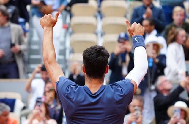 Carlos Alcaraz celebrates his fourth round win French Open Tennis, Day 8, Tennis, Roland Garros, Paris, France - 02 June 2024  Copyright: xJavierxGarcia Shutterstockx 14519127af
