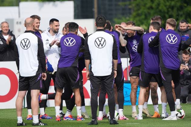 Team congratulates goalkeeper Oliver Baumann Germany Germany on his birthday and celebrates him with a trellis Herzo Base 02 06 2024 Training Germany, Home Ground World of Adidas, Herzogenaurach