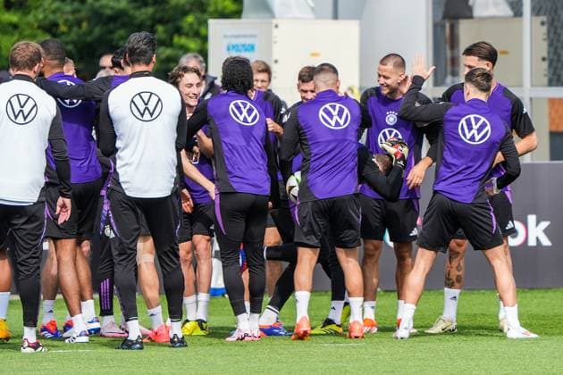Team congratulates goalkeeper Oliver Baumann Germany Germany on his birthday and celebrates him with a trellis Herzo Base 02 06 2024 Training Germany, Home Ground World of Adidas, Herzogenaurach
