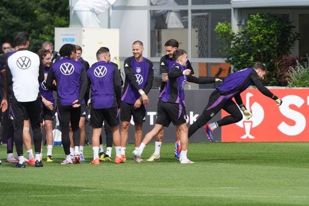 Team congratulates goalkeeper Oliver Baumann Germany Germany on his birthday and celebrates him with a trellis Herzo Base 02 06 2024 Training Germany, Home Ground World of Adidas, Herzogenaurach