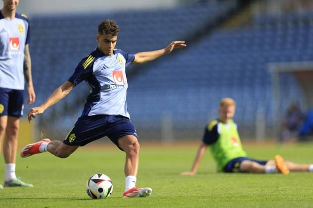 MALMÖ, SWEDEN 20240602 Yasin Ayari as the mens national soccer team trains at Eleda Stadium in Malmö ahead of the international match against Denmark on Wednesday, June 5 in Copenhagen MALMÖ SWEDEN x10600x  Copyright: xAndreasxHillergren TTx TRÄNING INFÖR LANDSKAMP DANMARK-SVERIGE