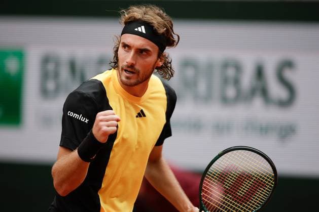 02 06 2024, Tennis, French Open 2024 Roland Garros, FRA, Paris, Men™s Singles Court Suzanne Lenglen FOURTH ROUND Matteo Arnaldi ITA Stefanos Tsitsipas GRE Picture from left Stefanos Tsitsipas GRE rejoicing Copyright: HMBxMedia AntonioxBorga