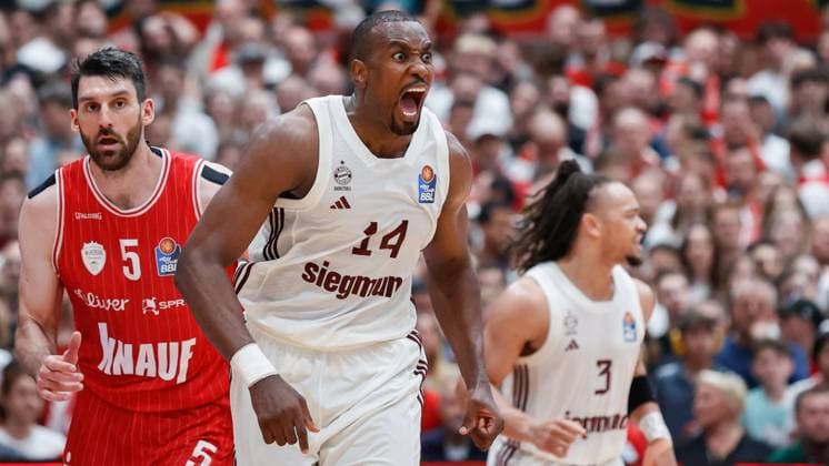 In the picture from left Owen Klassen Wuerzburg Baskets, 5 and Serge Ibaka FC Bayern München Basketball , cheering 02 06 2024, Wuerzburg Baskets vs FC Bayern Muenchen Basketball, easyCredit BBL, playoffs, semi-final game 3, Germany, Wuerzburg, tectake Arena, Copyright: HMBxMedia xJulienxBecker