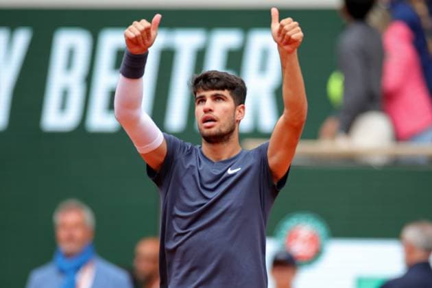 2nd June 2024; Roland Garros, Paris, France; 2024 French Open Tennis tournament, Day 8; Carlos Alcaraz shows his appreciation to the crowd after his win against Felix Auger-Aliassime  ActionPlus12650373 JonxBromley
