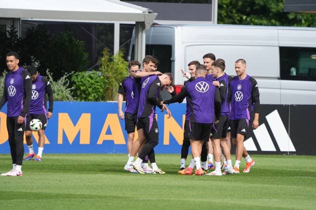 Maximilian Mittelstädt Germany Germany is snipped on the ear Herzo Base 02 06 2024 Training Germany, Home Ground World of Adidas, Herzogenaurach