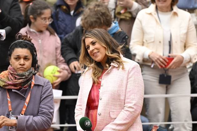 Tennis : Roland Garros 2024 - France - Marion Bartoli felicite Carlos Alcaraz pour sa victoire Tennis : Roland Garros 2024 - France - 02 06 2024 ChrysleneCaillaud Panoramic 