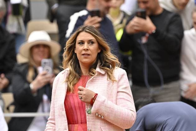 Tennis : Roland Garros 2024 - France - Marion Bartoli felicite Carlos Alcaraz pour sa victoire Tennis : Roland Garros 2024 - France - 02 06 2024 ChrysleneCaillaud Panoramic 