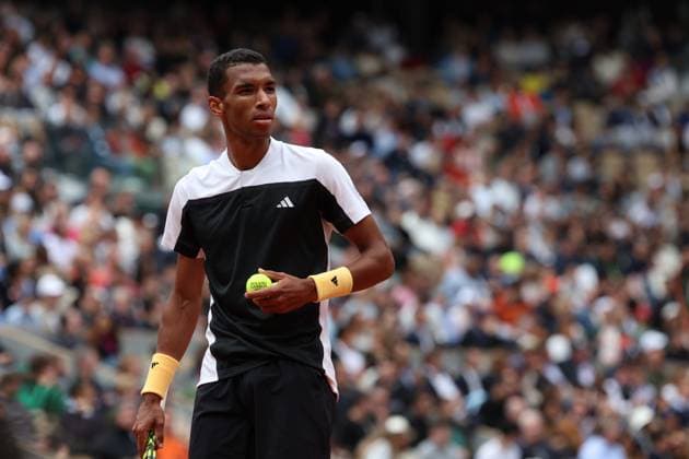 ROLAND GARROS PHOTOPQR LE PARISIEN Le Parisien Arnaud Journois ; PARIS ; 02 06 2024 ; TENNIS , ROLAND GARROS 2024 , 02 06 2024 Carlos Alcaraz vs Felix Auger-Aliassime PHOTO LE PARISIEN ARNAUD JOURNOIS June 2nd 2024 Roland Garros french open PARIS France  Copyright: xPHOTOPQR LExPARISIEN MAXPPPxLexParisienx xArnaudxJournoisx 20240602LPA3375 20240602LPA3375
