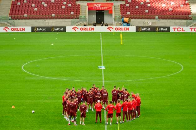 02.06.2024 WARSZAWA, STADION PGE NARODOWY PILKA NOZNA (FOOTBALL) ZGRUPOWANIE REPREZENTACJI POLSKI PRZED MISTRZOSTWAMI EUROPY - EURO 2024 ( UEFA EURO, EM, Europameisterschaft,Fussball 2024 POLISH national team, Nationalteam TRAINING CAMP ) KONFERENCJA PRASOWA I TRENING REPREZENTACJI POLSKI NZ ILUSTRACJA KADRA NA EURO 2024 FOTO RADOSLAW JOZWIAK CYFRASPORT NEWSPIX.PL --- Newspix.pl  RA1_9617