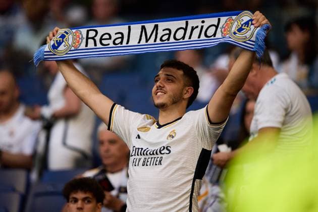Fans of Real Madrid CF during celebrations at estadio Santiago Bernabeu after winning the UEFA Champions League Final on June 2, 2022 in Madrid, Spain.(Photo by: LGM Panoramic) FOOTBALL : Real Madrid CF Celebrates Winning The UEFA Champions League Final 2023 24- 02 06 2024 LGM Panoramic 