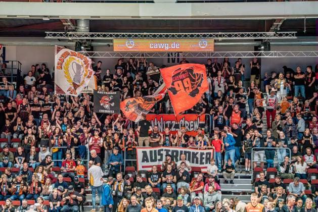 Chemnitz, Germany 02 June 2024 1 BBL Playoff 3 Match 2023 2024 Niners Chemnitz vs Alba Berlin In the picture The fans in the Niners fan block Copyright: xFotostandx xNachtigallx