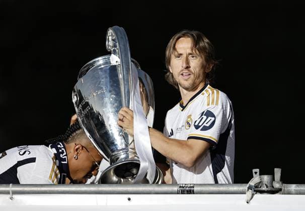 Luka Modric of Real Madrid with the Champions League trophy Real Madrid Celebrate Winning the UEFA Champions League, Madrid, Spain 02 Jun 2024  Copyright: xRubenxAlbarran Shutterstockx 14516799bz
