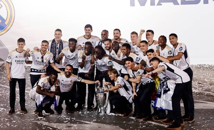 Real Madrid players pose for a photo with the Champions League trophy Real Madrid Celebrate Winning the UEFA Champions League, Madrid, Spain 02 Jun 2024  Copyright: xRubenxAlbarran Shutterstockx 14516799ei