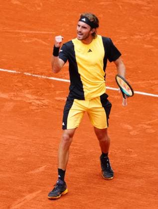 Sport Bilder des Tages Stefanos Tsitsipas celebrates French Open Tennis, Day 8, Tennis, Roland Garros, Paris, France - 02 June 2024  Copyright: xJavierxGarcia Shutterstockx 14519127bc