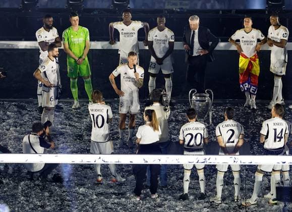 Toni Kroos of Real Madrid speaks to the crowd Real Madrid Celebrate Winning the UEFA Champions League, Madrid, Spain 02 Jun 2024  Copyright: xRubenxAlbarran Shutterstockx 14516799ff