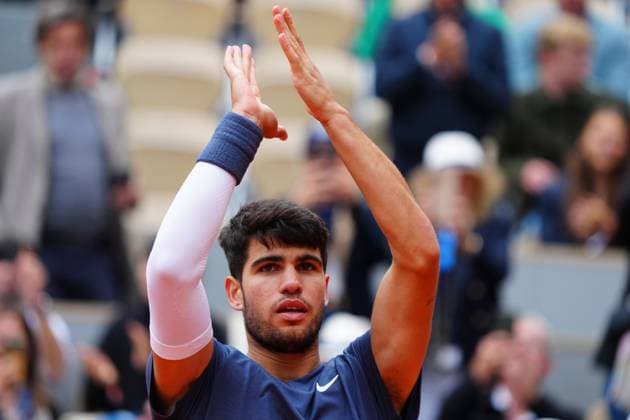 Carlos Alcaraz celebrates his fourth round win French Open Tennis, Day 8, Tennis, Roland Garros, Paris, France - 02 June 2024  Copyright: xJavierxGarcia Shutterstockx 14519127dl