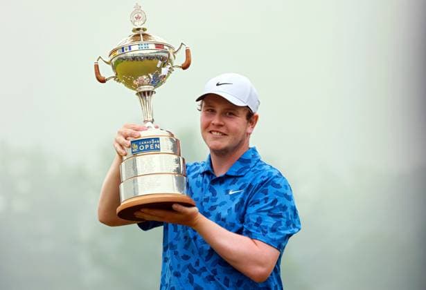 Sport Themen der Woche KW22 Sport Bilder des Tages RBC Canadian Open Robert MacIntyre of Scotland holds the trophy during the award ceremony at the conclusion of the RBC Canadian Open at Hamilton Golf & Country Club in Ancaster, Ontario, Canada, on Sunday, June 2, 2024.Ro Ancaster Ontario United States  Copyright: xAmyxLemusx originalFilename:lemus-rbccanad240602_npVVi.jpg
