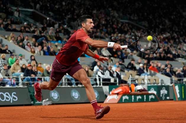 PARIS, FRANCE - JUNE 1: Novak Djokovic of Serbia retruns during the round of 8 of match between Novak Djokovic vs Lorenzo Musetti at Roland Garros Stadium on June 1, 2024 in Paris, France. (Photo by Glenn Gervot Icon Sportswire) TENNIS: JUN 01 Roland-Garros EDITORIAL USE ONLY Icon20240602130132024