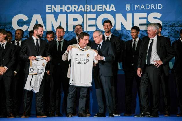 June 2, 2024, Madrid, Spain: The mayor of Madrid Jose Luis Martinez Almeida (CL) receives a Real Madrid t-shirt from Florentino Perez (CR), President of Real Madrid Jose Luis Martinez Almeida, mayor of Madrid, received the Real Madrid team this afternoon at the Cibeles Palace to pay tribute to them for winning their 15th European Cup. Madrid Spain - ZUMAs197 20240602_aaa_s197_275 Copyright: xDavidxCanalesx