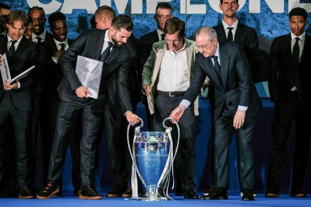 Real Madrid team at the Cibeles Palace to pay tribute to them for winning their 15th European Cup - 2 June 2024 Nacho Fernandez (L), captain of Real Madrid, the mayor of Madrid Jose Luis Martinez Almeida (C) and Florentino Perez (R), President of Real Madrid pose with the European Cup this afternoon at the Cibeles Palace in Madrid. Jose Luis Martinez Almeida, mayor of Madrid, received the Real Madrid team this afternoon at the Cibeles Palace to pay tribute to them for winning their 15th European Cup. Madrid Spain Copyright: xDavidxCanalesx xSOPAxImagesx DCRealMadridAyuntamiento240602-16