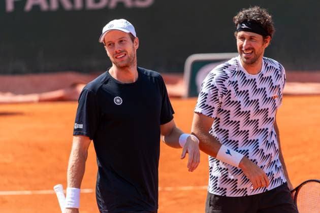 2024-06-03 2024 French Open Day 9 PARIS, FRANCE - JUNE 3: Botic van de Zandschulp of the Netherlands interacts with Robin Haase of the Netherlands during Day 9 of the 2024 French Open at Roland Garros on June 3, 2024 in Paris, France. (Photo by Marleen Fouchier BSR Agency) Paris France Content not available for redistribution in The Netherlands directly or indirectly through any third parties. Copyright: xBSRxAgencyx