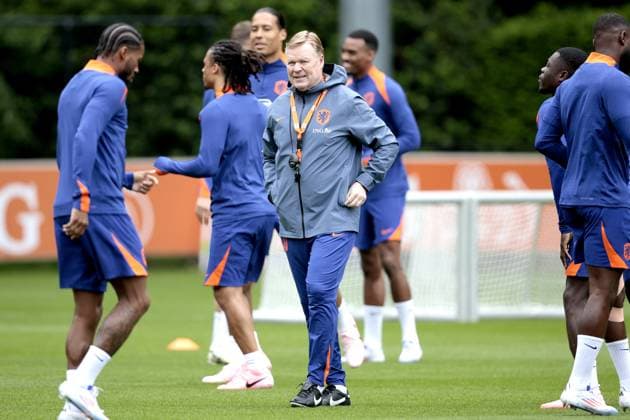 ZEIST - Coach Ronald Koeman during a training session of the Dutch national team, Nationalteam at the KNVB Campus on June 3, 2024 in Zeist, the Netherlands. The Dutch national team is preparing for the European Football Championship in Germany. ANP JEROEN PUTMANS UEFA EURO, EM, Europameisterschaft,Fussball 2024 Germany 2024 xVIxANPxSportx xxANPxIVx 500229442 originalFilename: 500229442.jpg
