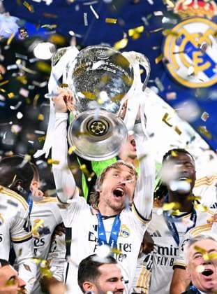Football, Champions League Final, Season 2023 2024, Wembley Stadium London Bor Dortmund Real Madrid 0 2 Luka Modric RMA cheers with the trophy Cheers, joy, action UEFA REGULATIONS PROHIBIT ANY USE OF PHOTOGRAPHS AS IMAGE SEQUENCES AND OR QUASI VIDEO
