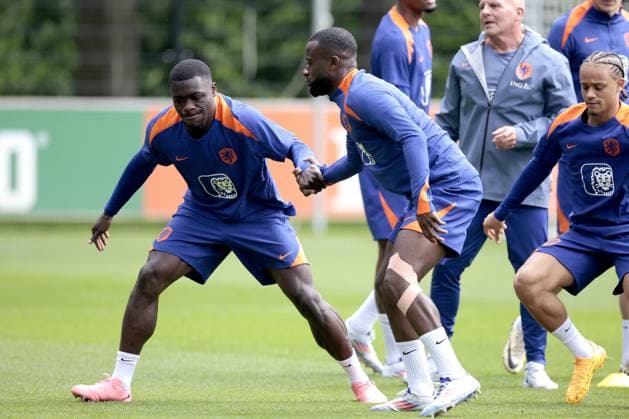 ZEIST - Brian Brobbey, Lutsharel Geertruida during a training session of the Dutch national team, Nationalteam at the KNVB Campus on June 3, 2024 in Zeist, the Netherlands. The Dutch national team is preparing for the European Football Championship in Germany. ANP JEROEN PUTMANS UEFA EURO, EM, Europameisterschaft,Fussball 2024 Germany 2024 xVIxANPxSportx xxANPxIVx 500234942 originalFilename: 500234942.jpg