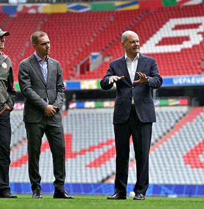 03 06 2024, European Football Championship 2024, Visit by Federal Chancellor Olaf Scholz to the European Championship stadium in Munich Football Arena f l European Championship Ambassador Philipp Lahm and Federal Chancellor Olaf Scholz
